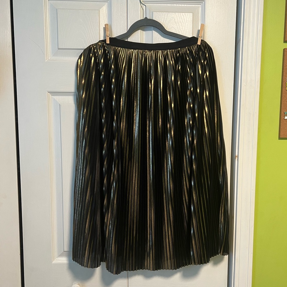 Lane Bryant Size 14/16 Black and Gold Pleated Skirt